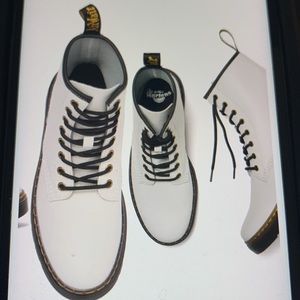 Dr. Martens Zavala 8- eyelet combat boot white 8/9